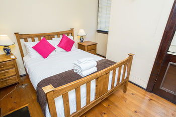 Sydney Harbour Bed & Breakfast - Darwin Holiday 6