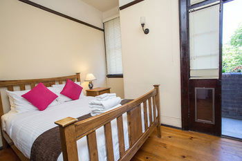 Sydney Harbour Bed & Breakfast - Darwin Holiday 7