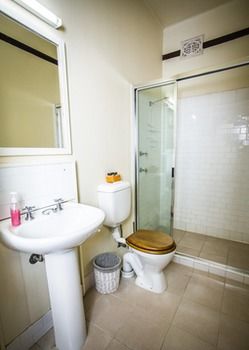 Sydney Harbour Bed & Breakfast - Darwin Holiday 24
