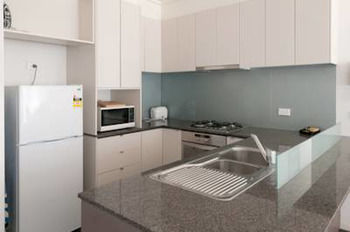 Inner Melbourne Serviced Apartments - Darwin Holiday 24