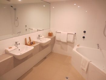 Dingley International Hotel - Darwin Holiday 8