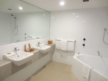 Dingley International Hotel - Darwin Holiday 9