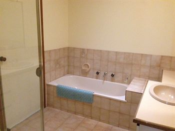 Australian Home Away @ Doncaster Elgar - Darwin Holiday 0
