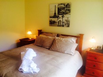 Australian Home Away @ East Doncaster Andersons Creek 1 - Darwin Holiday 6