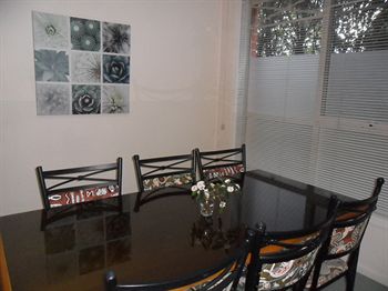 Australian Home Away @ Box Hill 21 - Darwin Holiday 11