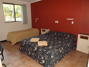 Palm Court Budget Motel Hostel/Backpackers - Darwin Holiday 3