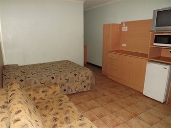 Palm Court Budget Motel Hostel/Backpackers - Darwin Holiday 4