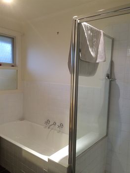 Australian Home Away Doncaster Elgar 2 - Darwin Holiday 0