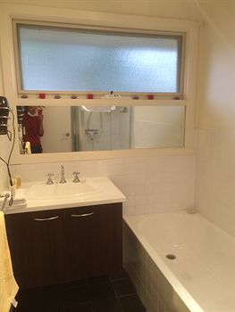 Australian Home Away Doncaster Elgar 2 - Darwin Holiday 1