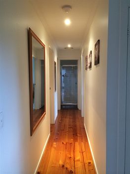 Australian Home Away Doncaster Elgar 2 - Darwin Holiday 3