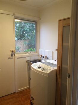 Australian Home Away Doncaster Elgar 2 - Darwin Holiday 5