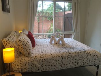 Australian Home Away Doncaster Elgar 2 - Darwin Holiday 7