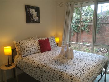 Australian Home Away Doncaster Elgar 2 - Darwin Holiday 8