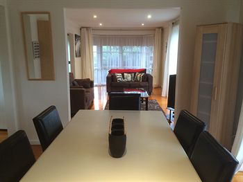 Australian Home Away Doncaster Elgar 2 - Darwin Holiday 10