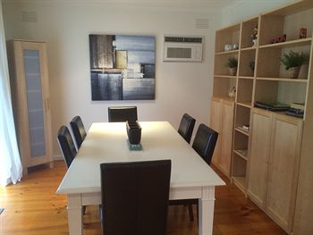 Australian Home Away Doncaster Elgar 2 - Darwin Holiday 11