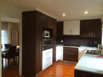 Australian Home Away Doncaster Elgar 2 - Darwin Holiday 12