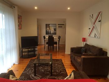 Australian Home Away Doncaster Elgar 2 - Darwin Holiday 14