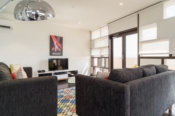 AKOM Prahran - Darwin Holiday 11