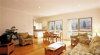 Waverley Corporate Townhouses - Darwin Holiday 5