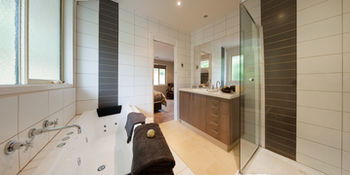 Mountain Element Retreats - Darwin Holiday 6