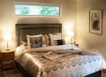 Mountain Element Retreats - Darwin Holiday 7