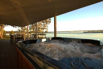 Dungowan Waterfront Apartments - Darwin Holiday 250