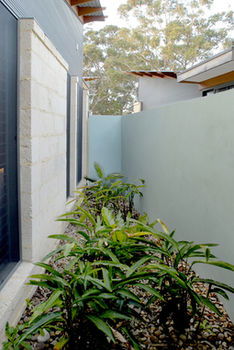 By The Beach B&B And Apartments - Darwin Holiday 8