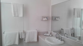 Branxton House Motel, Hunter Valley - Darwin Holiday 10