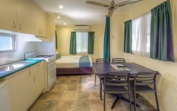 Alex Beach Cabins - Darwin Holiday 36