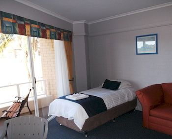 Ulladulla Harbour Motel - Darwin Holiday 2