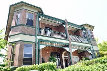 Alison Lodge - Darwin Holiday 5