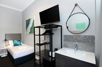 Alison Lodge - Darwin Holiday 16