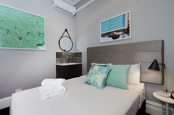 Alison Lodge - Darwin Holiday 19