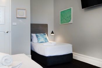 Alison Lodge - Darwin Holiday 22