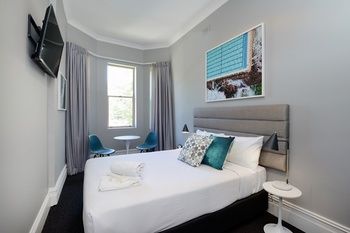 Alison Lodge - Darwin Holiday 24