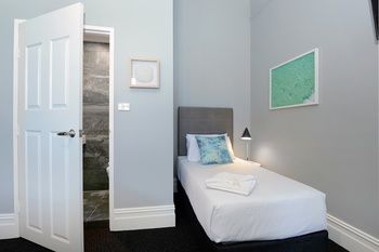 Alison Lodge - Darwin Holiday 26