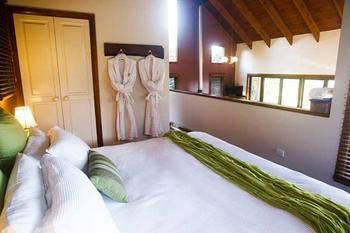 Montville Misty View Cottages - Darwin Holiday 13