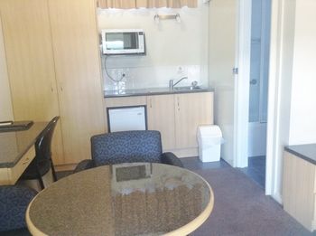 Ashton Townhouse Motel And Suites - Darwin Holiday 4