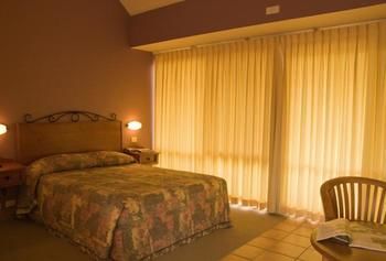 Rothbury Escape - Darwin Holiday 1