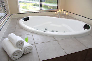 Yabbaloumba Retreat - Darwin Holiday 7