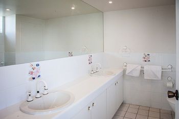 Elouera Tower Beachfront Apartments - Darwin Holiday 2