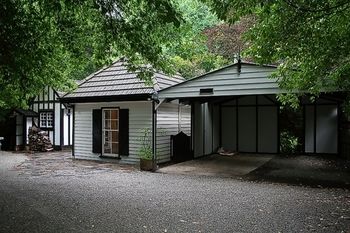 Tudor Cottages Mt Dandenong - Darwin Holiday 22