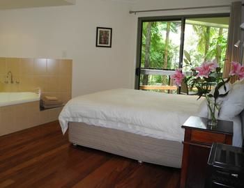 Montville Grove Romantic Cottages - Darwin Holiday 0