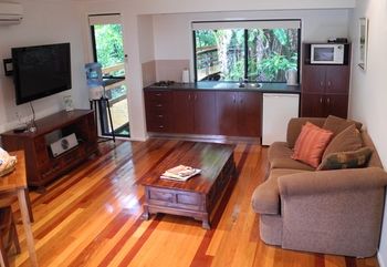 Montville Grove Romantic Cottages - Darwin Holiday 2