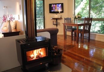 Montville Grove Romantic Cottages - Darwin Holiday 8