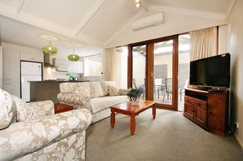 Wattle Holiday Rental - Darwin Holiday 6