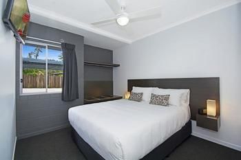 Cooroy Luxury Motel Apartments Noosa - Darwin Holiday 5