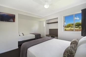 Cooroy Luxury Motel Apartments Noosa - Darwin Holiday 7