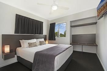 Cooroy Luxury Motel Apartments Noosa - Darwin Holiday 17