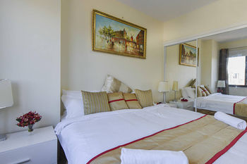 Anchor On Elizabeth - Darwin Holiday 1